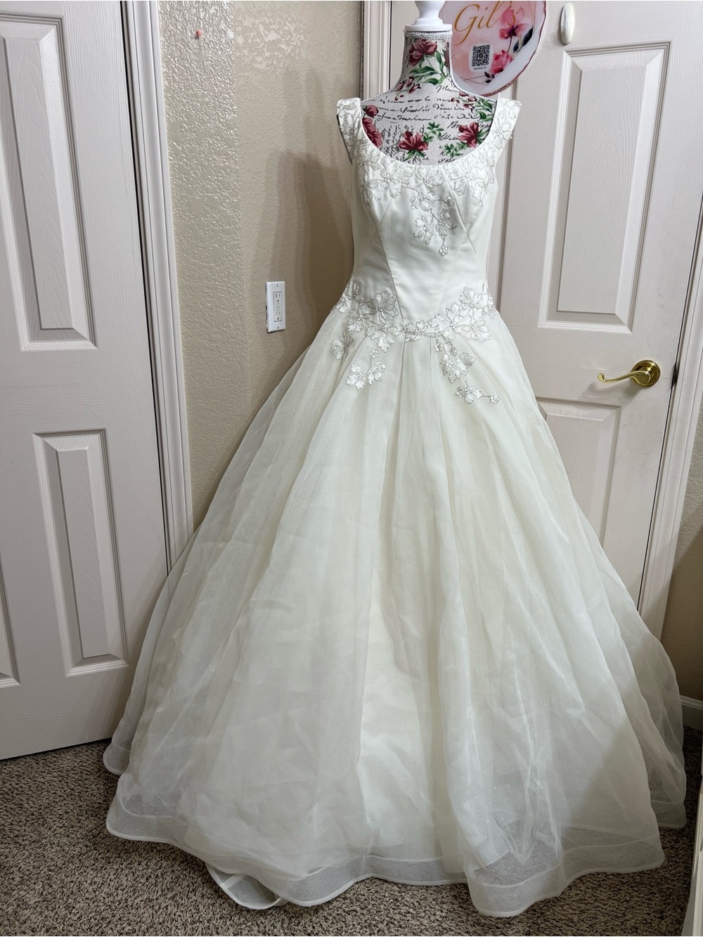 Zac Posen Off-the-Shoulder ivory Bridal Ball Gown - Picture 2 of 12